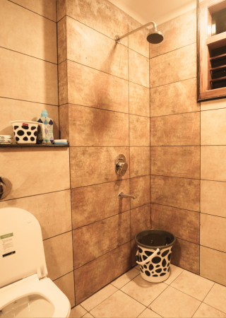 Hostel With Hot Water Facility