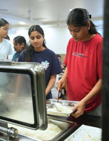 Best Girls Hostel With Good Food